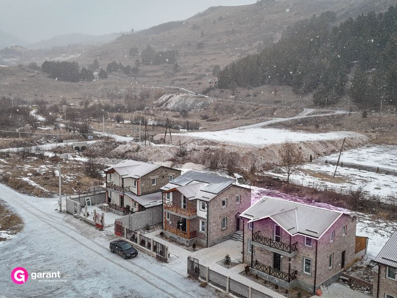 Տուն՝ 3 ննջասենյակով, 9 հյուրի համար, 160 մ²