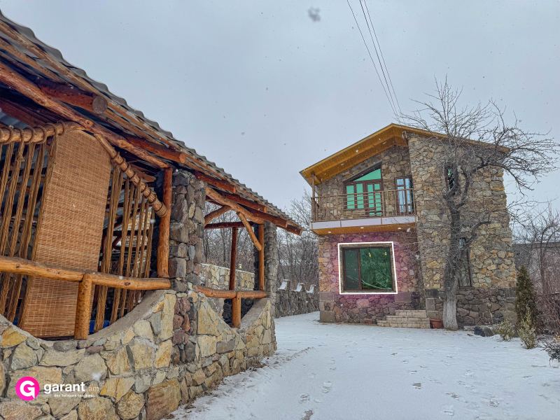 Տուն՝ 3 ննջասենյակով, 8 հյուրի համար, 170 մ²
