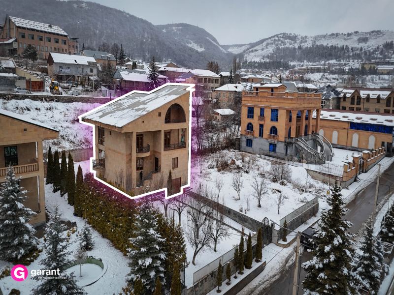 Քոթեջ՝ 4 ննջասենյակով, 12 հյուրի համար, 450 մ²