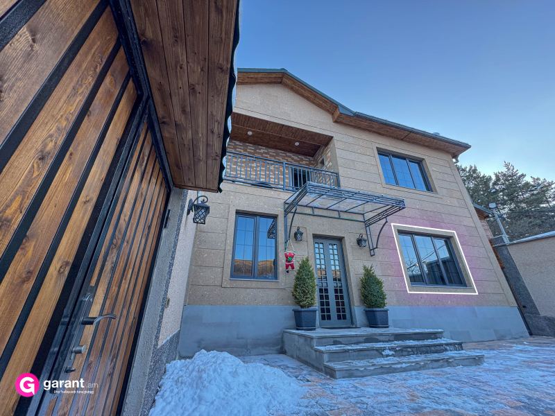 Տուն՝ 4 ննջասենյակով, 10 հյուրի համար, 200 մ²